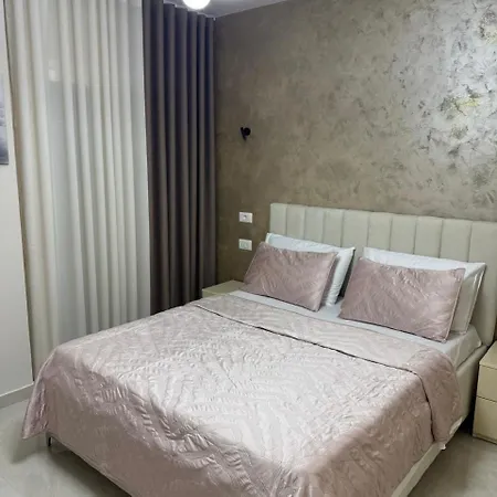 Aura Seaview Beachfront Apartament *