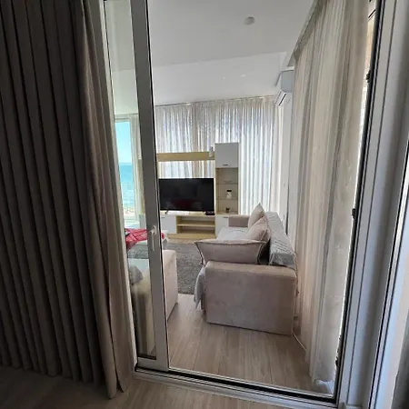 Aura Seaview Beachfront Apartament