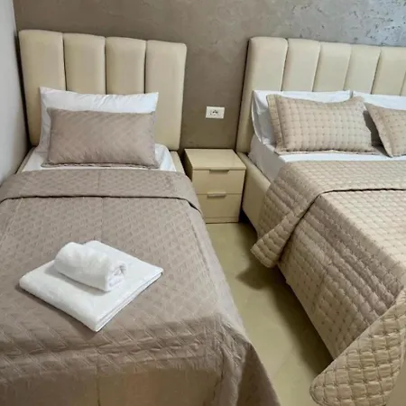 Aura Seaview Beachfront Apartament *